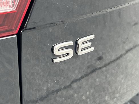 Used 2022 Volkswagen Tiguan SE R-Line AWD/4WD image 37
