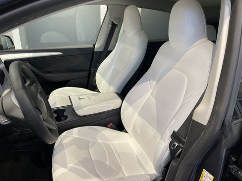 Used 2023 Tesla Model Y Performance AWD/4WD image 17
