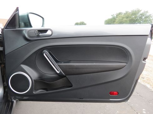 Used 2012 Volkswagen Beetle 2.5 image 21