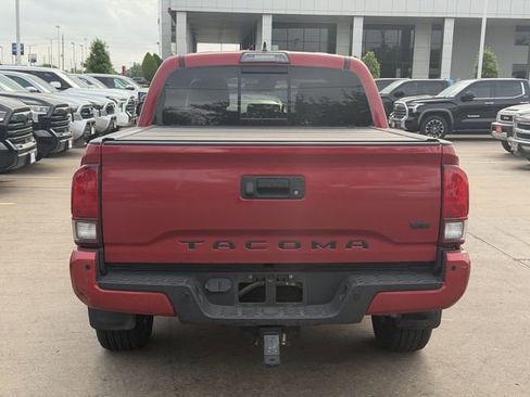 Used 2019 Toyota Tacoma TRD Sport image 5