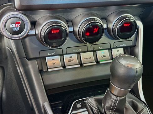 Used 2024 Toyota GR86 Premium image 20