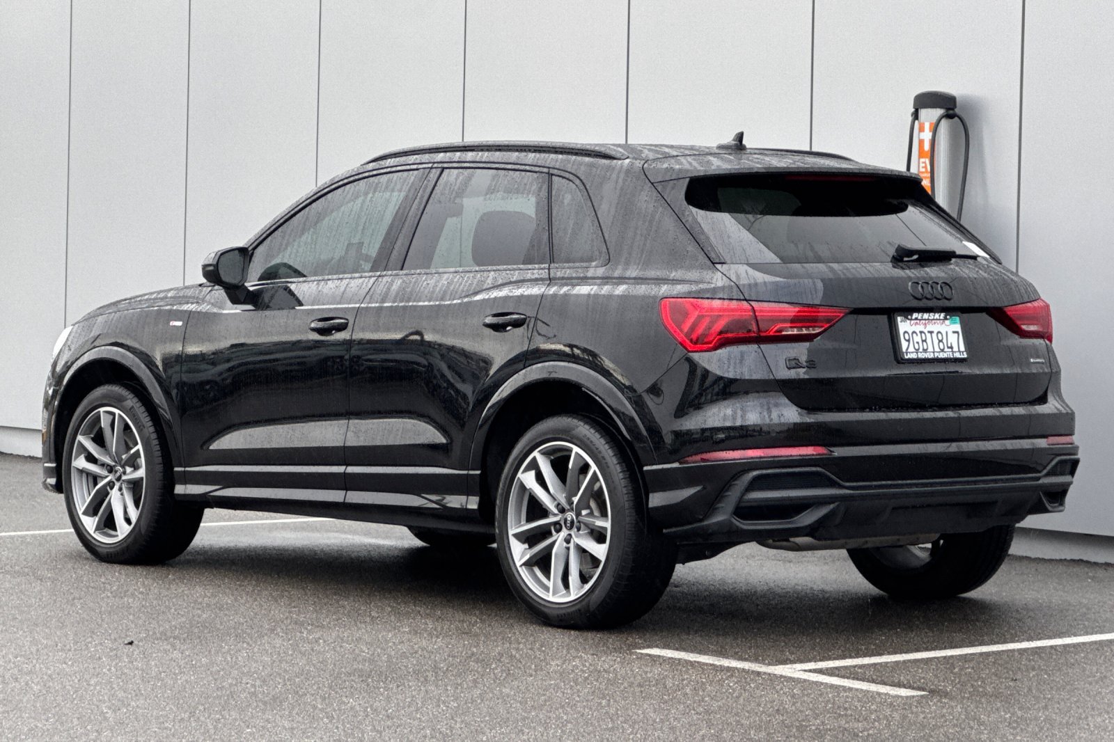 Used 2023 Audi Q3 2.0T Premium w/ Black Optic Sport Package AWD/4WD image 3
