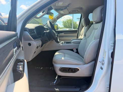 Used 2024 Jeep Wagoneer Series II w/ Flexible Seating Group RWD image 23