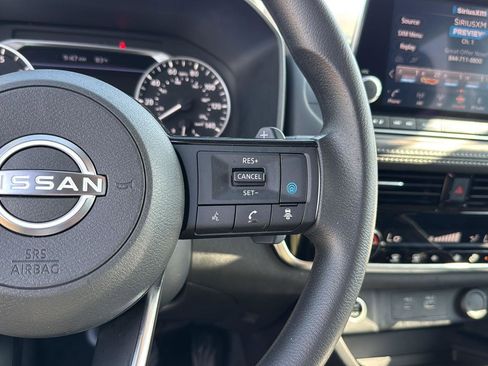 Used 2022 Nissan Rogue SV image 19