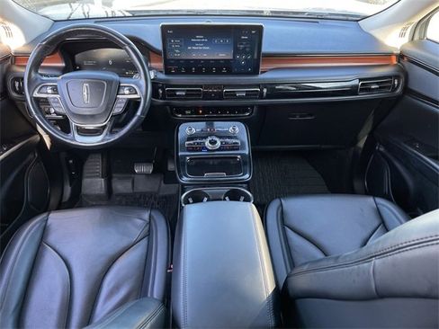 Used 2022 Lincoln Nautilus Reserve image 9