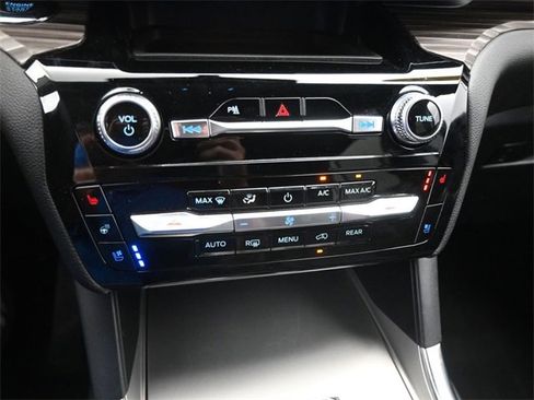 Used 2023 Ford Explorer Limited image 22