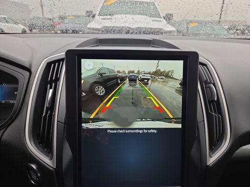 Used 2022 Ford Edge SE image 15