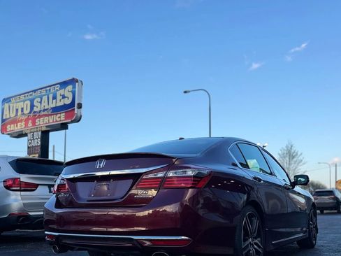 Used 2016 Honda Accord Touring image 4