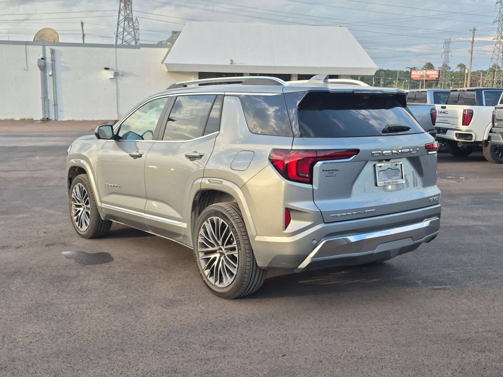 Used 2026 GMC Terrain Denali AWD/4WD image 3