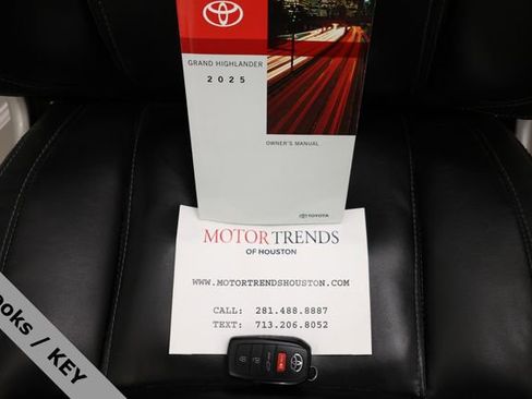 Used 2025 Toyota Grand Highlander FWD image 42