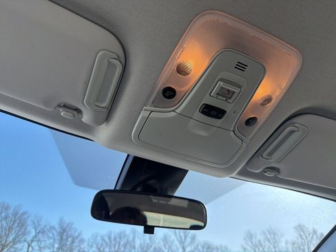 Used 2021 Toyota Prius LE image 13