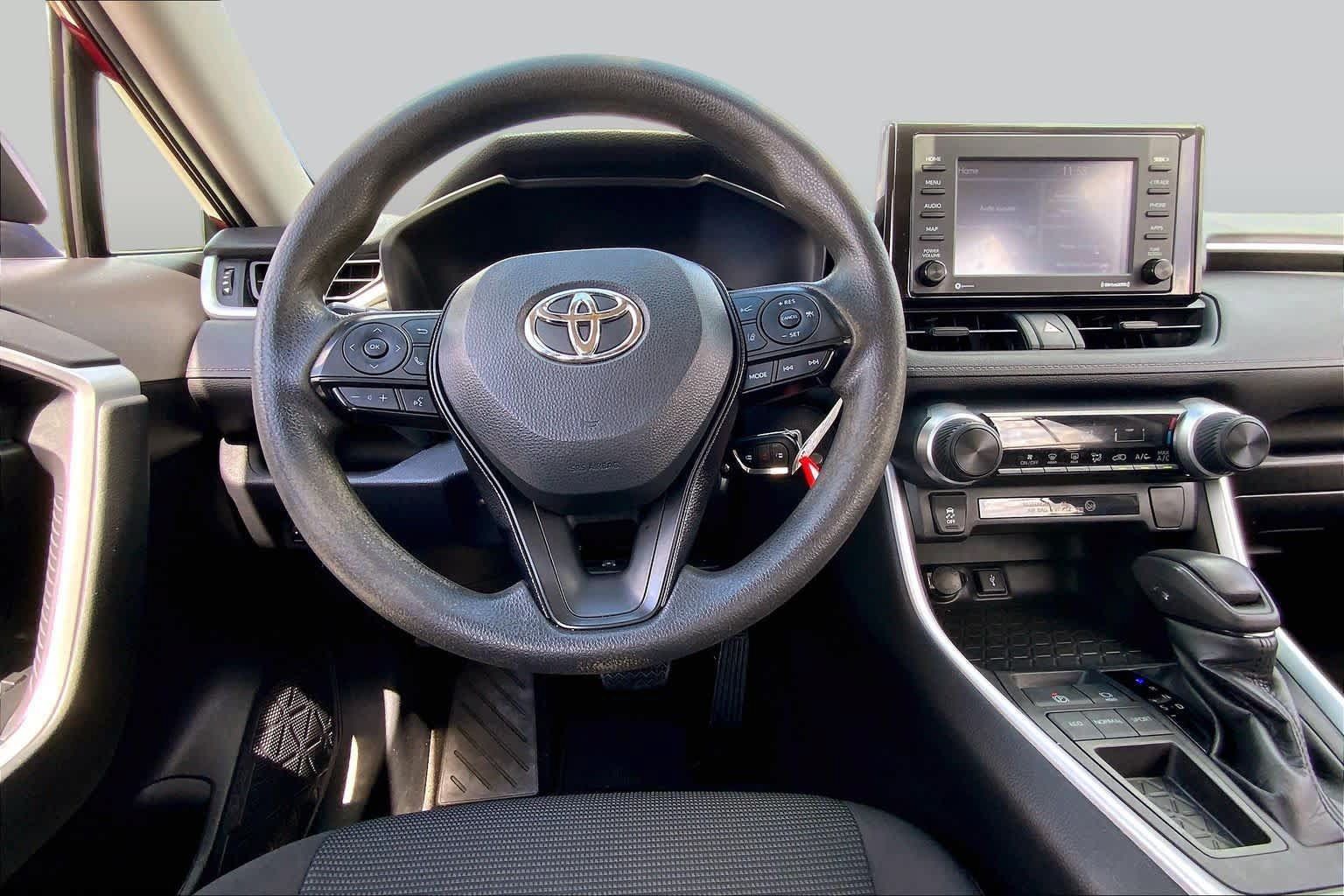 Used 2021 Toyota RAV4 LE FWD image 6