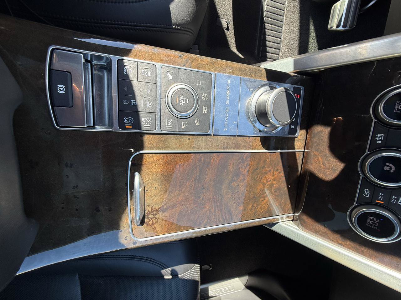 Used 2016 Land Rover Range Rover Supercharged AWD/4WD image 33