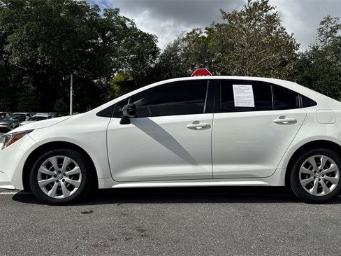 Used 2022 Toyota Corolla LE image 28
