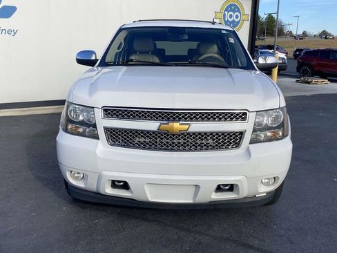 Used 2014 Chevrolet Suburban LTZ image 6