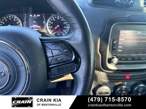 Used 2016 Jeep Renegade Latitude AWD/4WD image 19