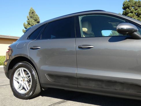 Used 2018 Porsche Macan Sport Edition image 7