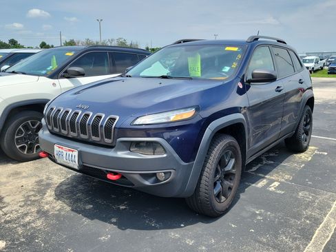 Used 2016 Jeep Cherokee Trailhawk w/ Comfort/Convenience Group AWD/4WD image 3