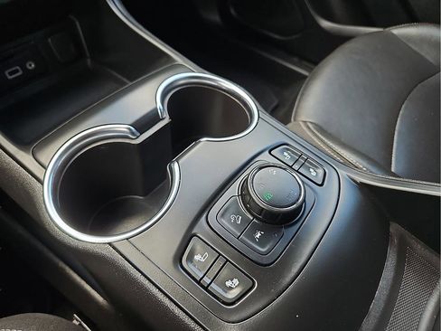Used 2024 GMC Terrain SLT AWD/4WD image 18