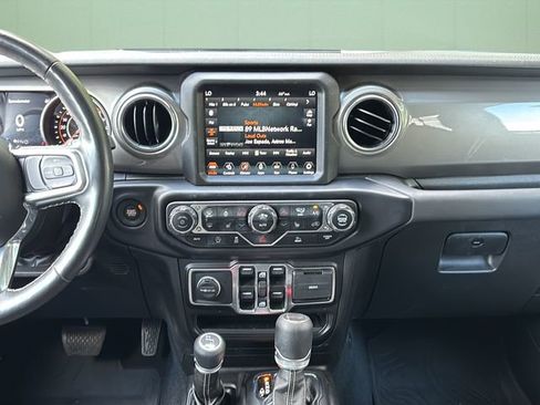 Used 2022 Jeep Wrangler Unlimited Sahara w/ Cold Weather Group image 18