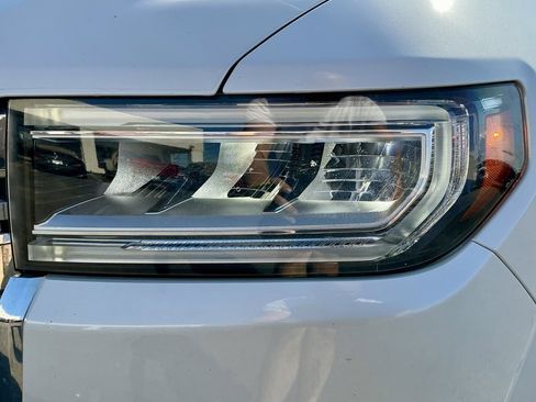 Used 2023 GMC Acadia Denali w/ Denali Technology Package image 10