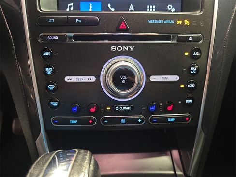 Used 2018 Ford Explorer Limited image 21