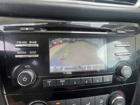 Used 2015 Nissan Rogue S AWD/4WD image 18