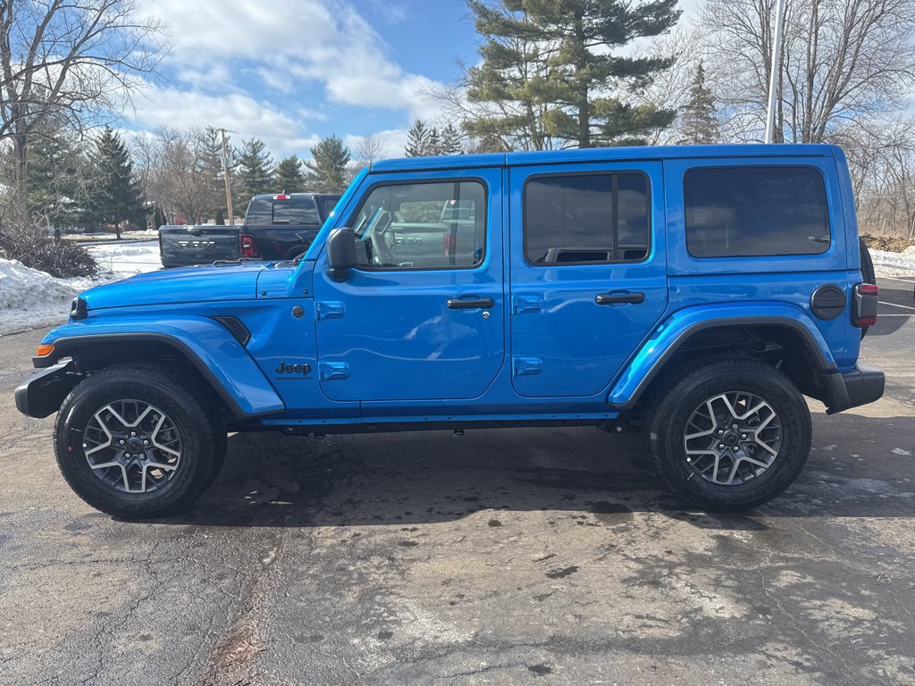 Used 2025 Jeep Wrangler Unlimited Sahara w/ Safety Group AWD/4WD image 6
