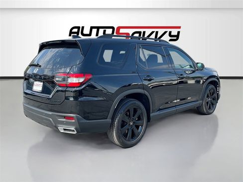Used 2025 Honda Pilot Black Edition image 7