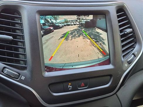 Used 2019 Jeep Cherokee Trailhawk w/ Comfort/Convenience Group AWD/4WD image 13