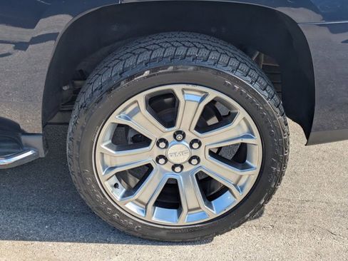 Used 2019 GMC Yukon SLT w/ Premium Edition image 24