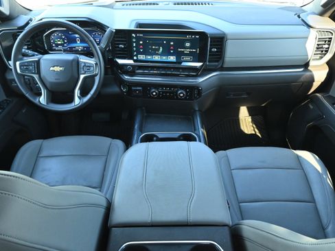 Used 2024 Chevrolet Silverado 2500 LTZ w/ LTZ Convenience Package image 3