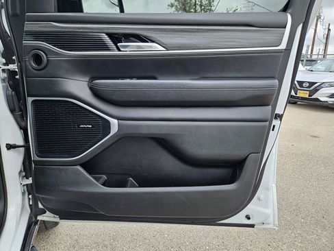 Used 2023 Jeep Wagoneer Series III w/ Preferred Equipment Group image 29