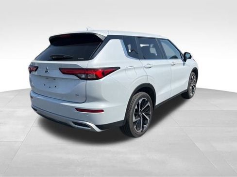 Used 2024 Mitsubishi Outlander SE image 7