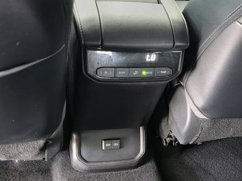 Used 2022 Toyota Highlander XSE FWD image 12