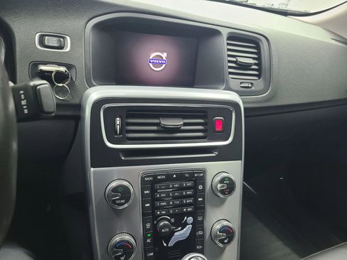 Used 2018 Volvo S60 T5 Dynamic w/ Vision Package image 25