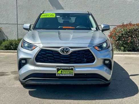 Used 2024 Toyota Highlander LE image 2