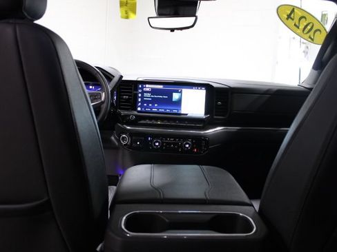 Used 2024 Chevrolet Silverado 2500 LTZ w/ LTZ Convenience Package AWD/4WD image 33