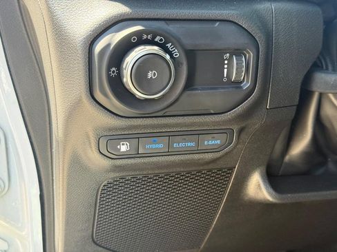 Used 2023 Jeep Wrangler Unlimited Sahara w/ Cold Weather Group AWD/4WD image 28