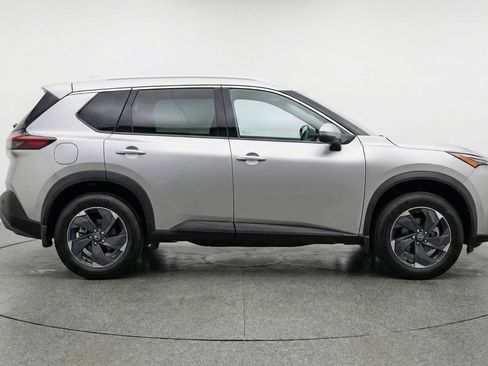 Used 2025 Nissan Rogue SV image 11