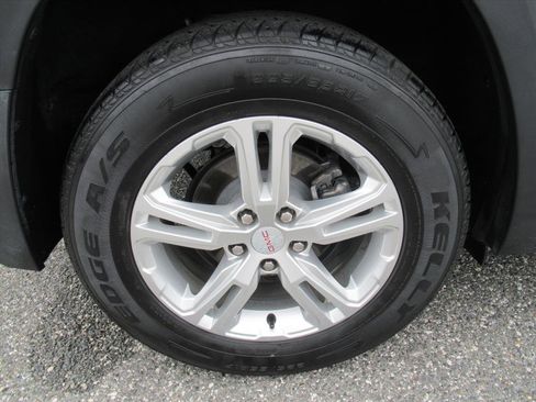 Used 2022 GMC Terrain SLE w/ Driver Convenience Package image 8