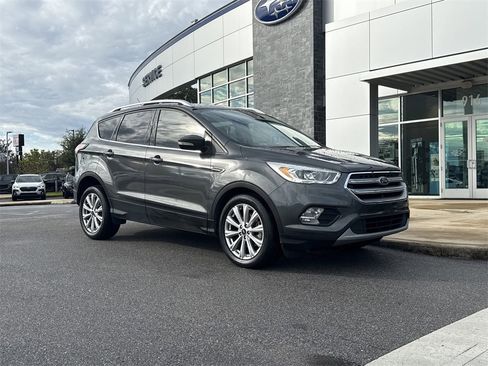 Used 2017 Ford Escape Titanium image 10