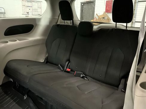 Used 2018 Chrysler Pacifica Touring Plus image 26