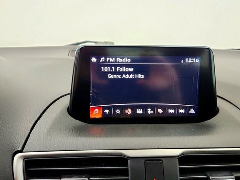 Used 2018 MAZDA MAZDA3 Touring FWD image 18
