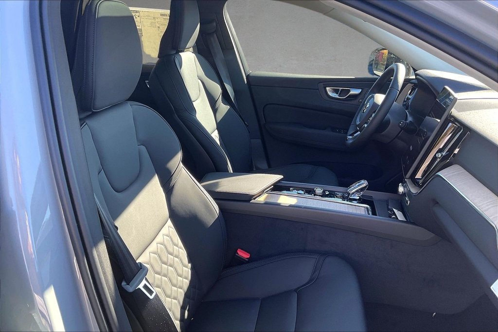 New 2027 Volvo XC60 B5 Core AWD/4WD image 12