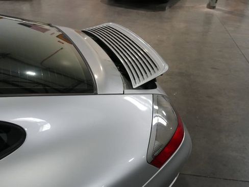 Used 2004 Porsche 911 Carrera RWD image 27