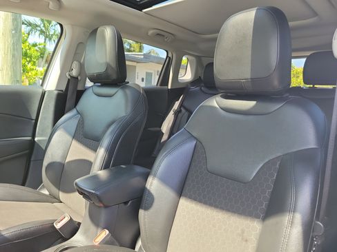 Used 2021 Jeep Compass Altitude w/ Sun and Sound Group image 23