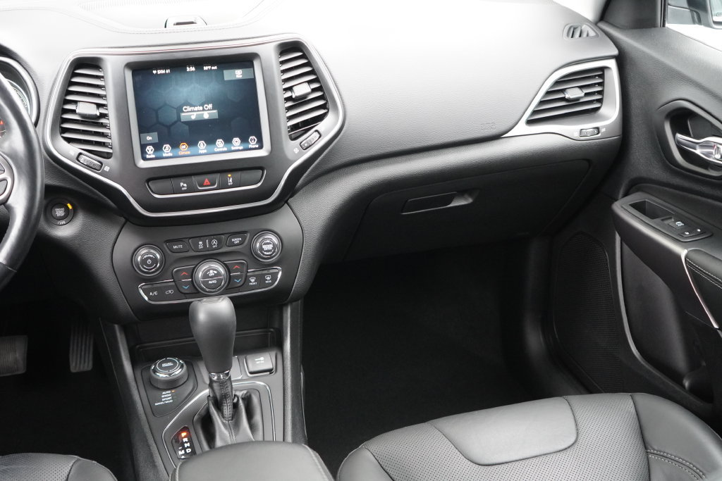 Used 2021 Jeep Cherokee Latitude Lux w/ Comfort/Convenience Group AWD/4WD image 28