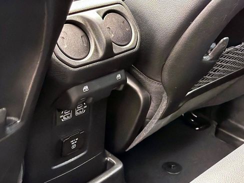 Used 2024 Jeep Wrangler Unlimited Sahara w/ Technology Group AWD/4WD image 14