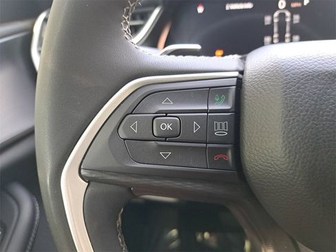 Used 2023 Jeep Grand Cherokee L Laredo image 18